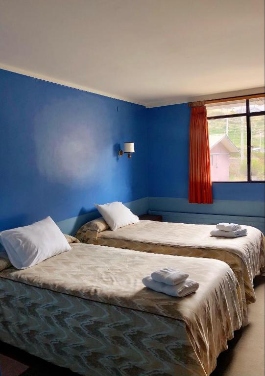Habitación con dos camas individuales del Hotel Las Vicuñas